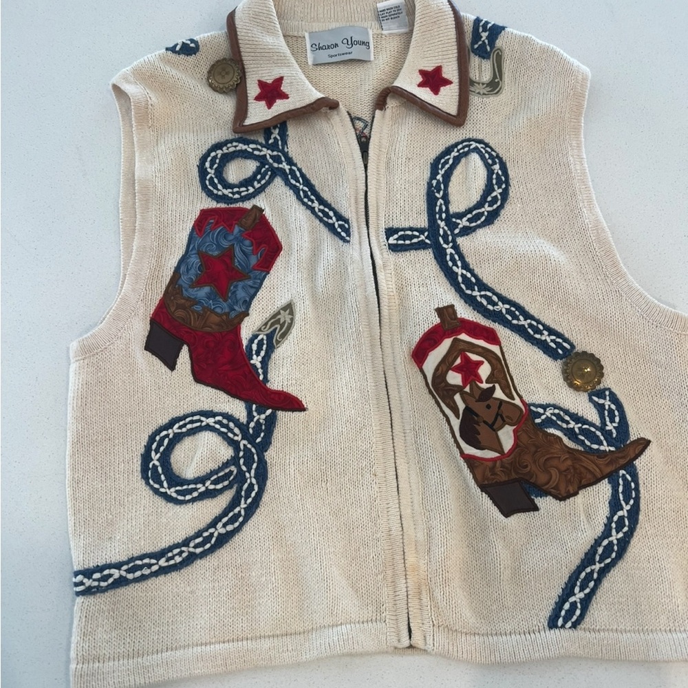 Vtg 90s Cream knit sweater vest.  with Red and Blue western motif concho buttons